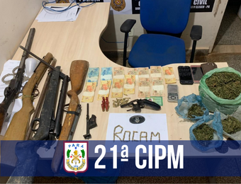 21ª CIPM apreende cinco armas, 1/2kg de maconha e prende dupla