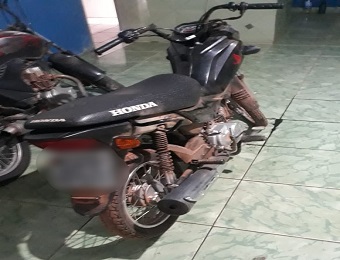 PM recupera motocicleta roubada e prende dois suspeitos