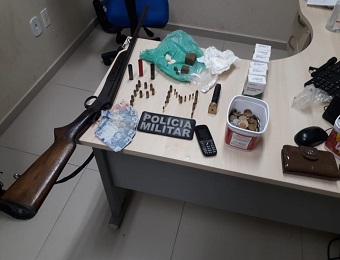 PM apreende arma de fogo, drogas e automóveis durante operação em Primavera