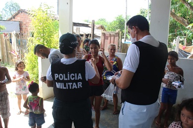 PAS PM doa produtos de higiene para comunidade carente em Bragança